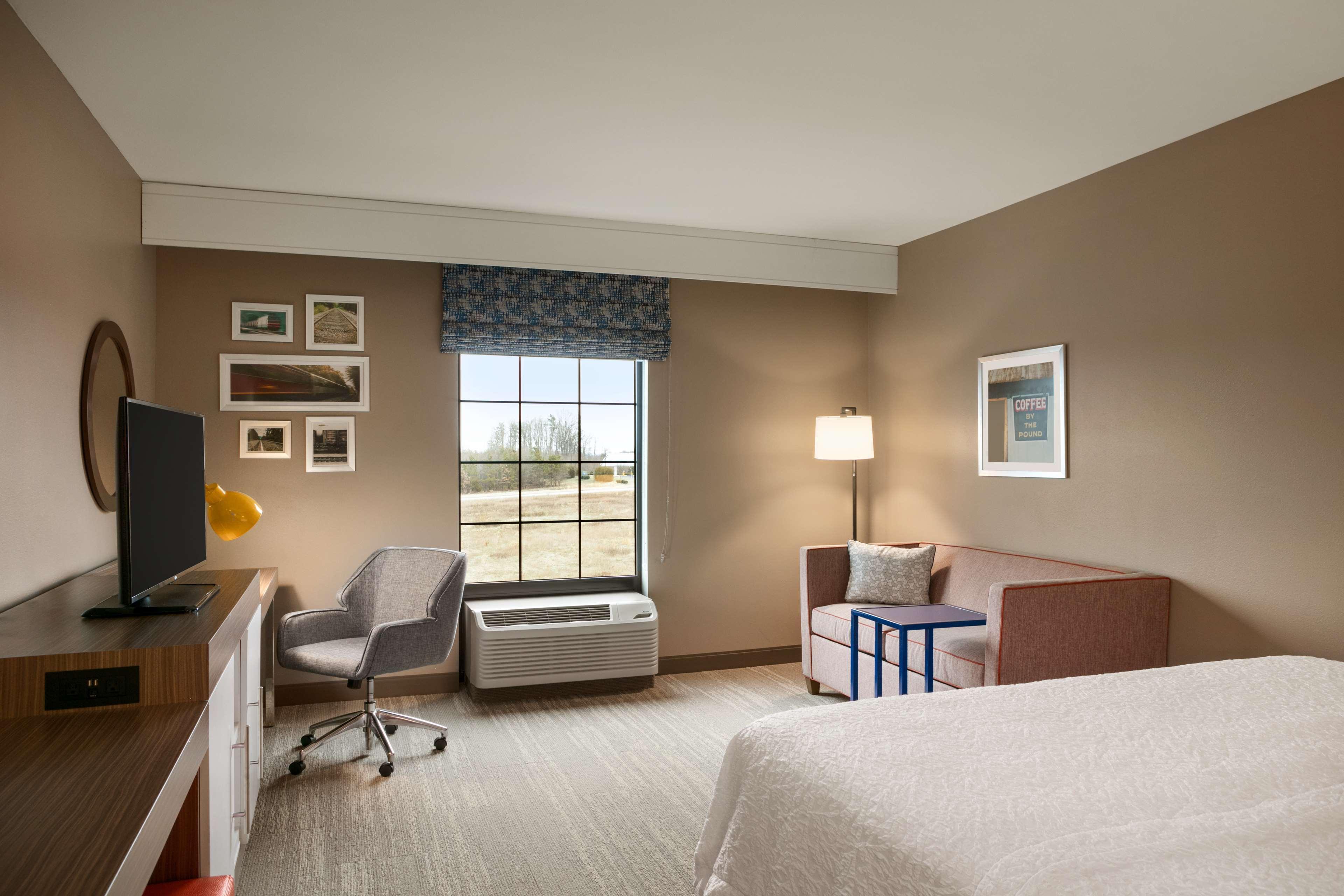 Hampton Inn Кърнърсвил Екстериор снимка