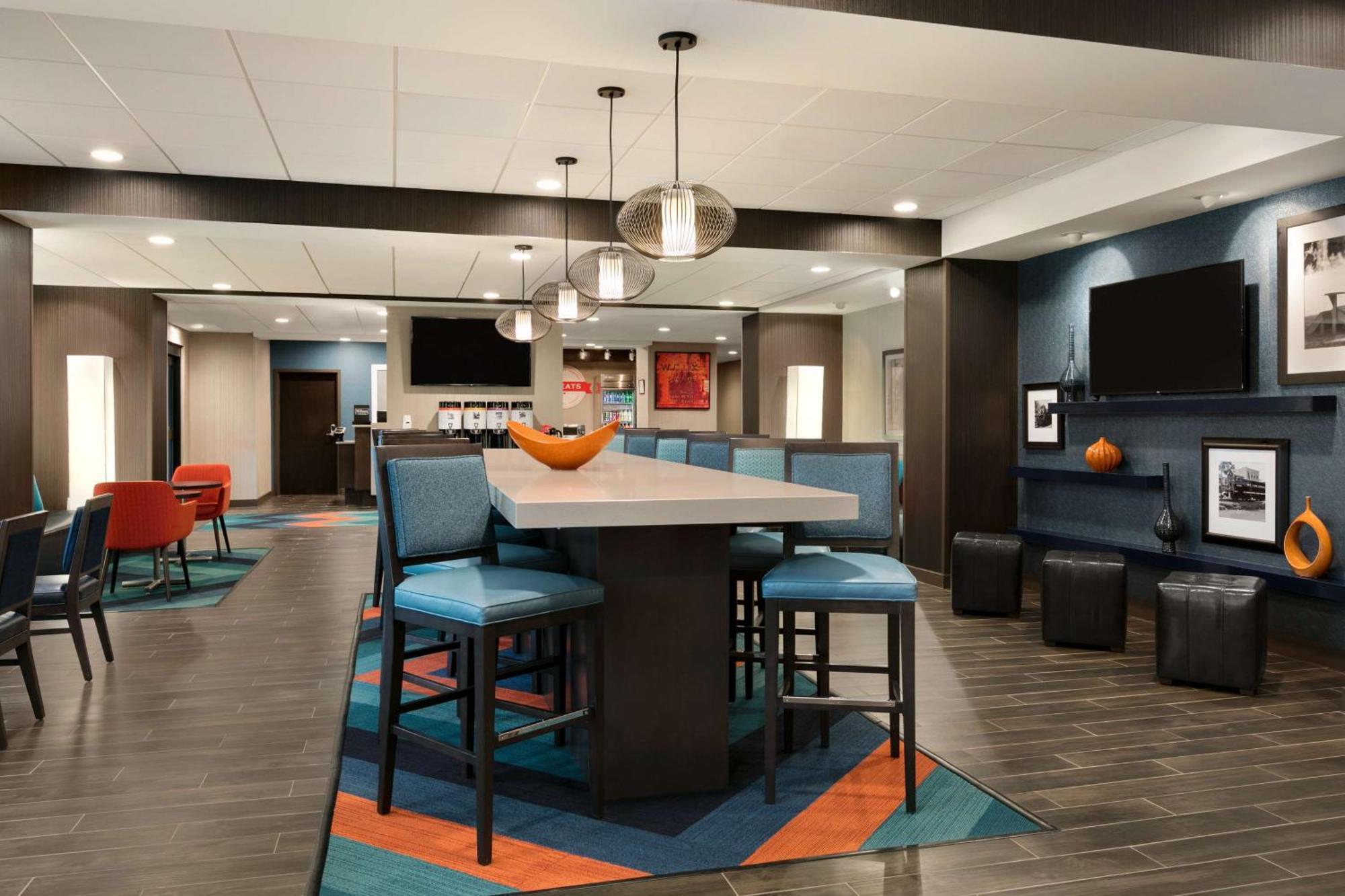 Hampton Inn Кърнърсвил Екстериор снимка